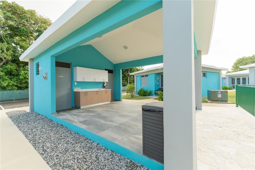 На продажу: $285,000 (2 спален, 1 ванн, 425 Квадратных фут)