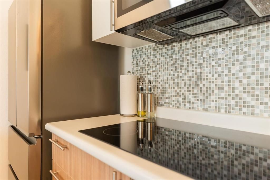 На продажу: $285,000 (2 спален, 1 ванн, 425 Квадратных фут)