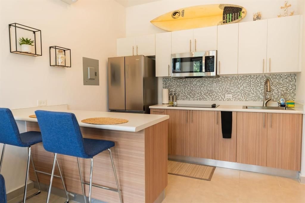 На продажу: $285,000 (2 спален, 1 ванн, 425 Квадратных фут)