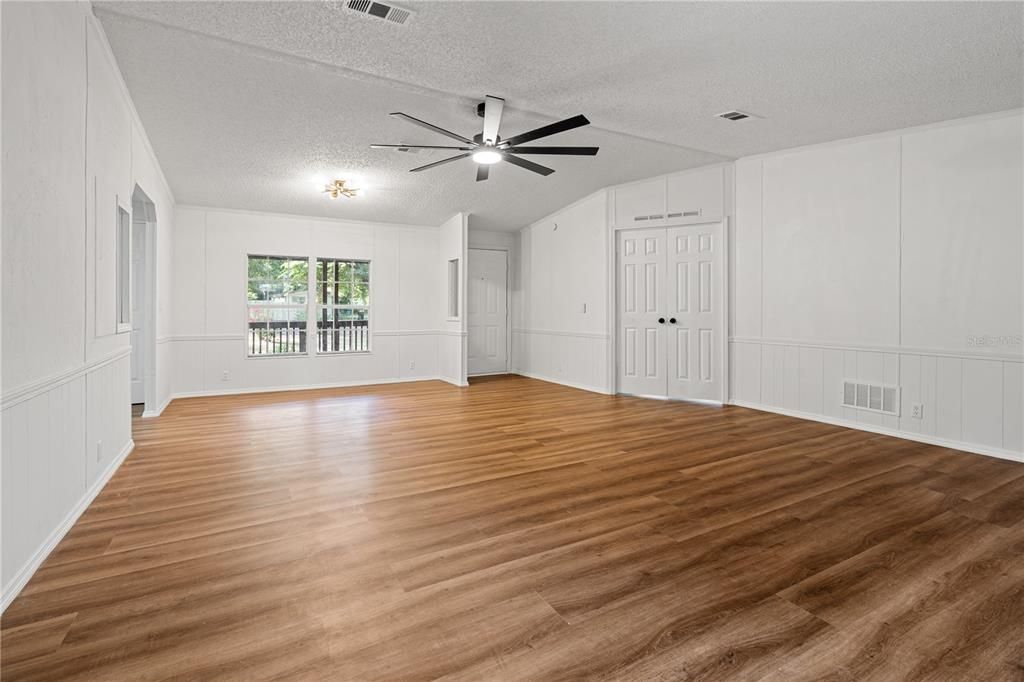 For Sale: $234,997 (3 beds, 2 baths, 1550 Square Feet)