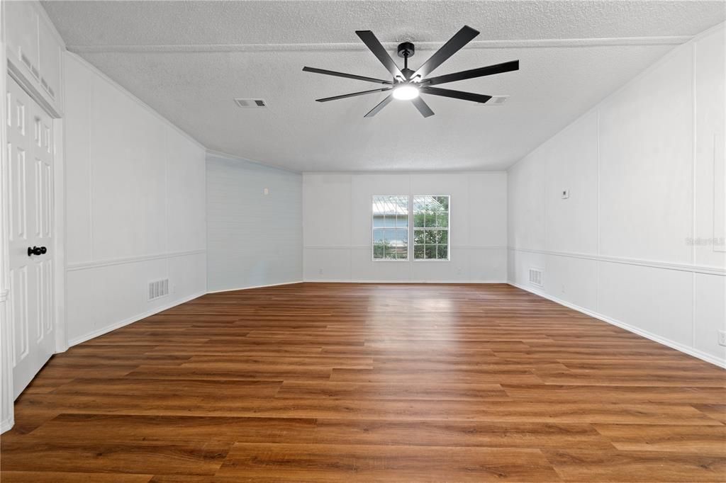 For Sale: $234,997 (3 beds, 2 baths, 1550 Square Feet)