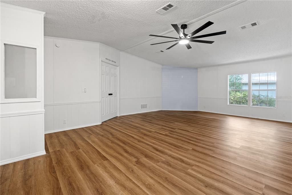 For Sale: $234,997 (3 beds, 2 baths, 1550 Square Feet)