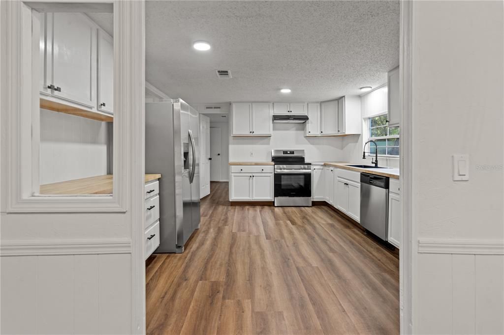 For Sale: $234,997 (3 beds, 2 baths, 1550 Square Feet)