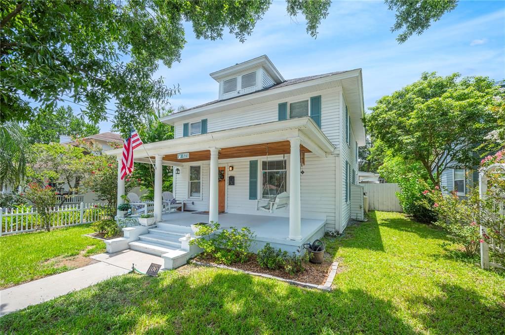 Active With Contract: $529,900 (4 beds, 3 baths, 1945 Square Feet)