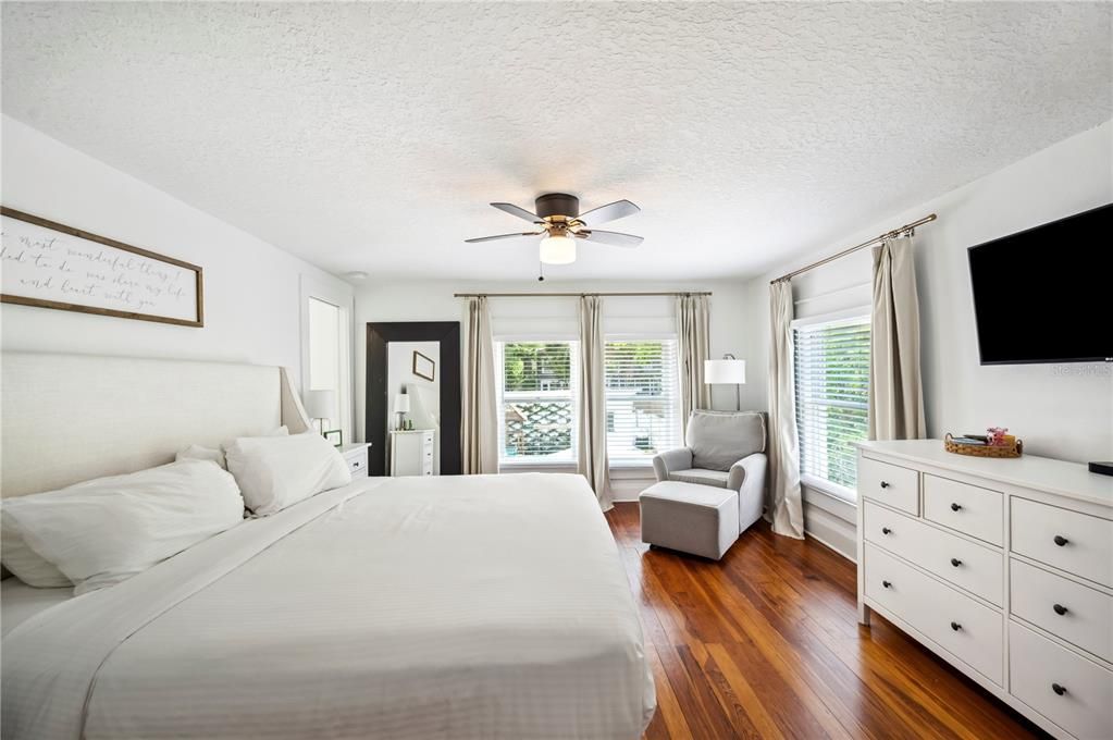 Active With Contract: $529,900 (4 beds, 3 baths, 1945 Square Feet)