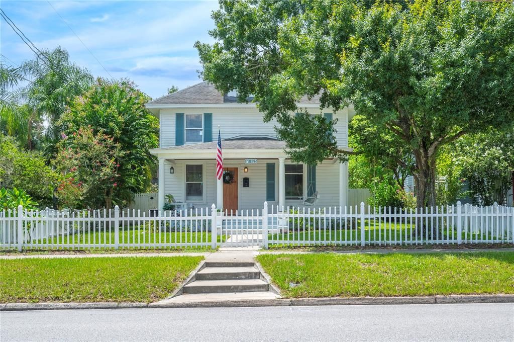 Active With Contract: $529,900 (4 beds, 3 baths, 1945 Square Feet)