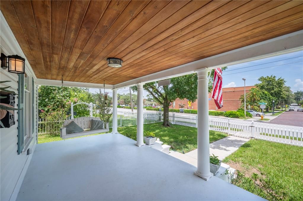 Active With Contract: $529,900 (4 beds, 3 baths, 1945 Square Feet)