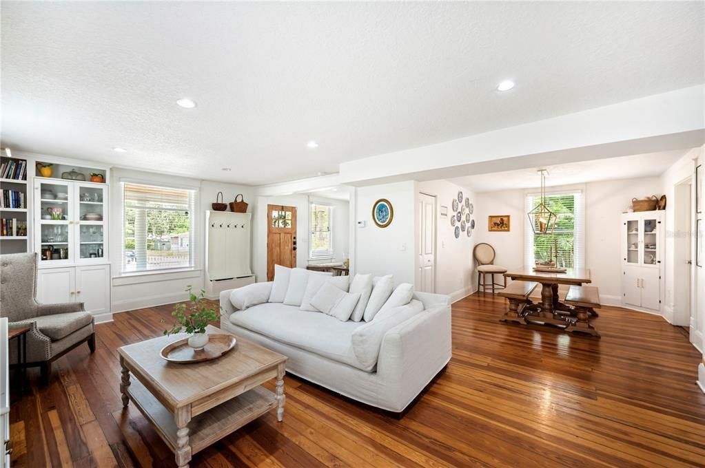 Active With Contract: $529,900 (4 beds, 3 baths, 1945 Square Feet)