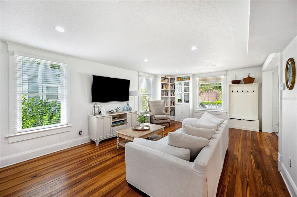 Active With Contract: $529,900 (4 beds, 3 baths, 1945 Square Feet)