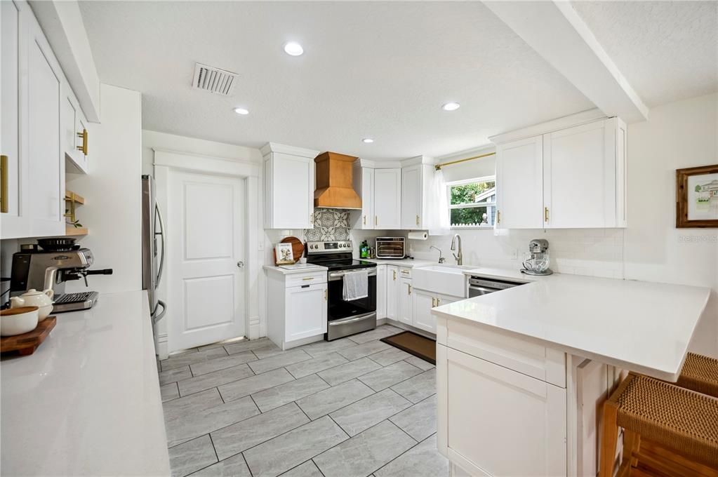 Active With Contract: $529,900 (4 beds, 3 baths, 1945 Square Feet)