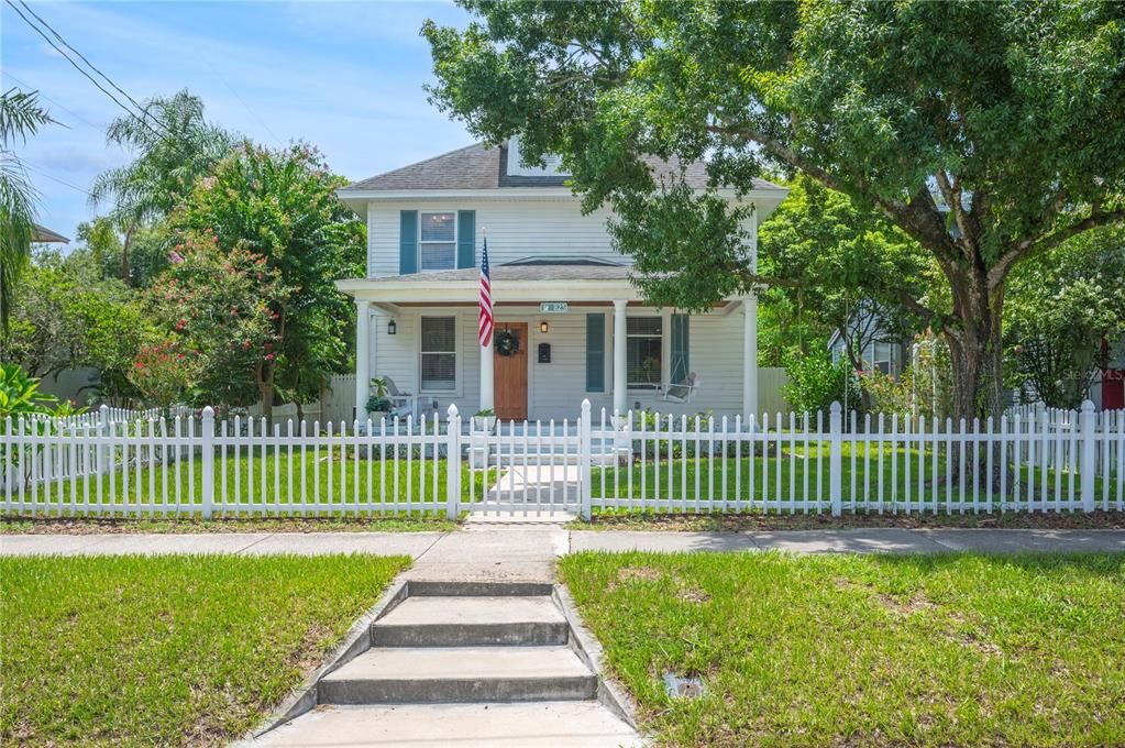 Active With Contract: $529,900 (4 beds, 3 baths, 1945 Square Feet)