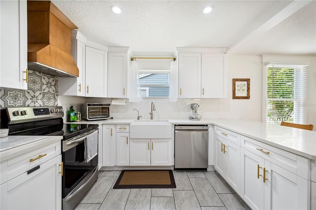 Active With Contract: $529,900 (4 beds, 3 baths, 1945 Square Feet)