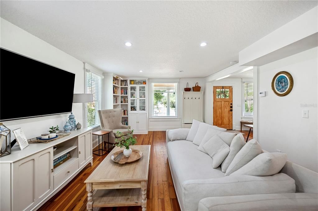 Active With Contract: $529,900 (4 beds, 3 baths, 1945 Square Feet)