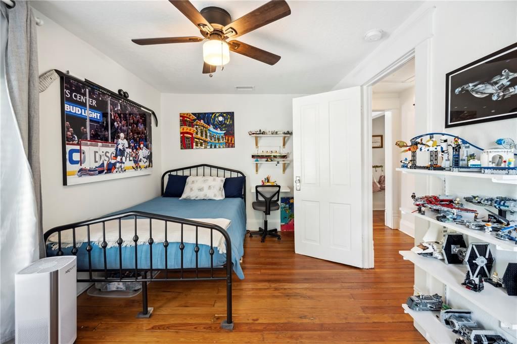 Active With Contract: $529,900 (4 beds, 3 baths, 1945 Square Feet)