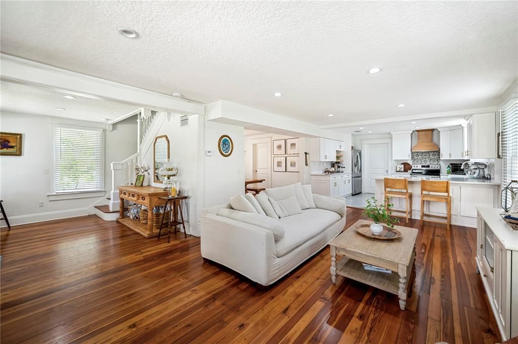 Active With Contract: $529,900 (4 beds, 3 baths, 1945 Square Feet)