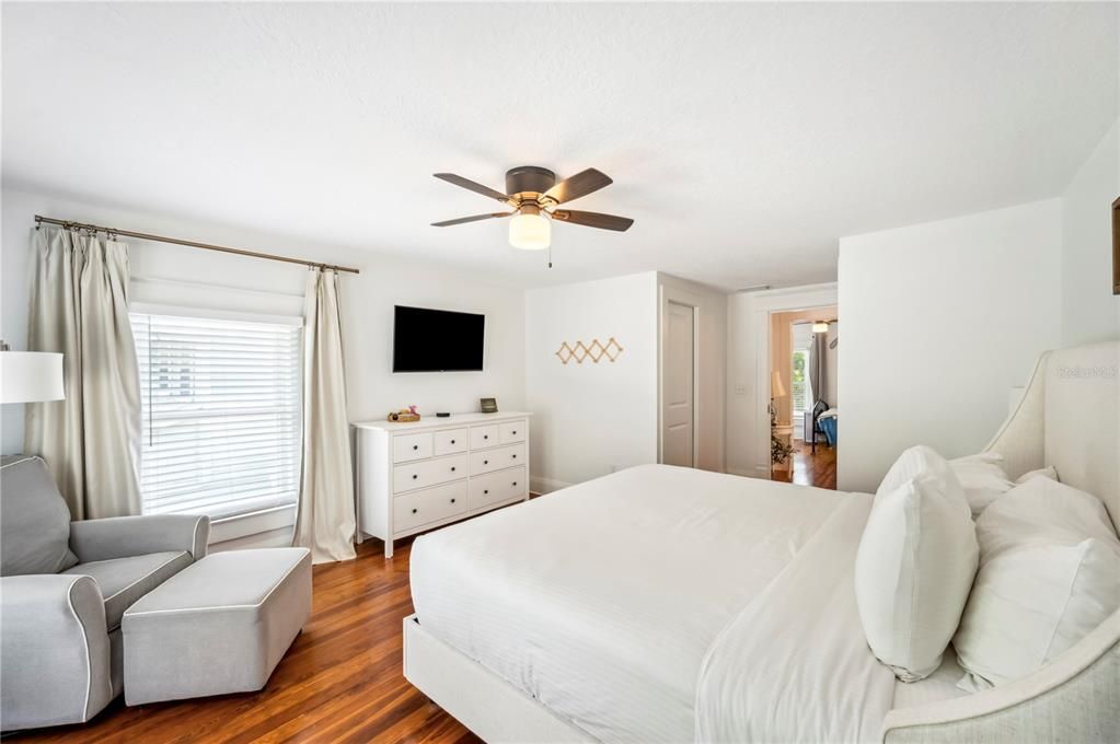 Active With Contract: $529,900 (4 beds, 3 baths, 1945 Square Feet)