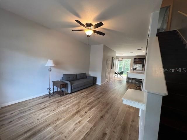 待售: $277,500 (2 贝兹, 2 浴室, 1210 平方英尺)