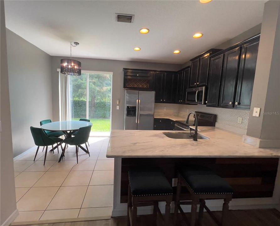 待售: $277,500 (2 贝兹, 2 浴室, 1210 平方英尺)