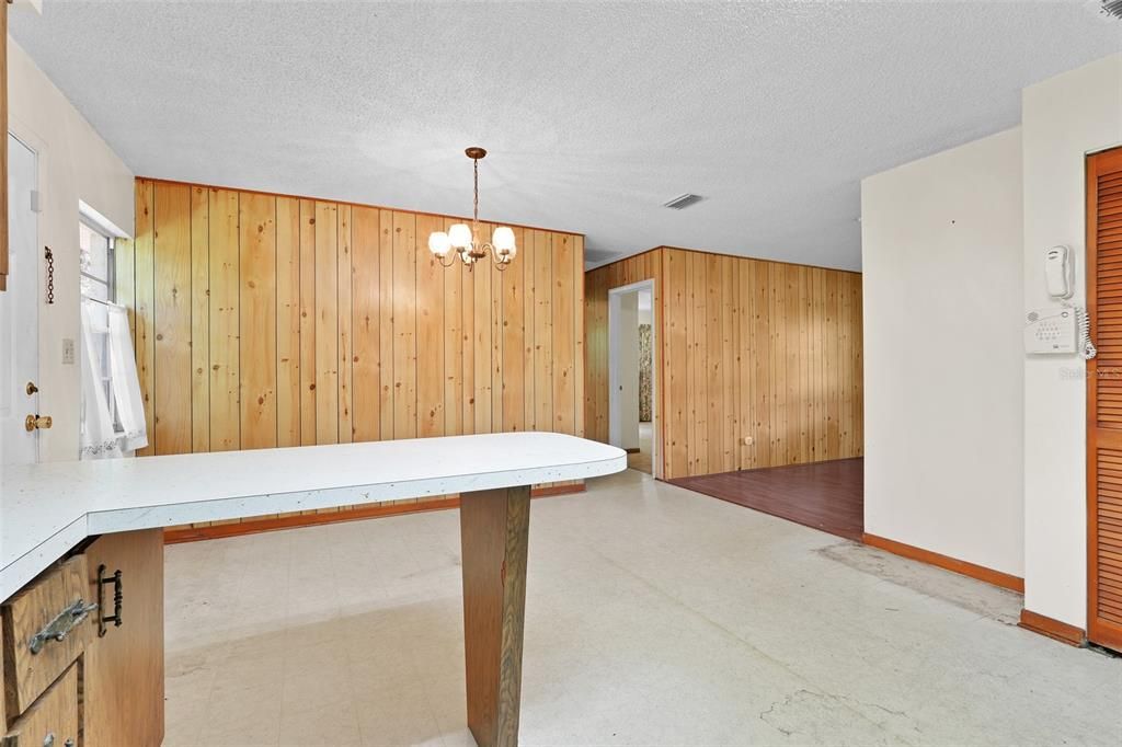 待售: $539,000 (2 贝兹, 1 浴室, 1200 平方英尺)