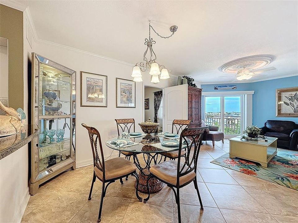 待售: $370,000 (2 贝兹, 2 浴室, 1283 平方英尺)