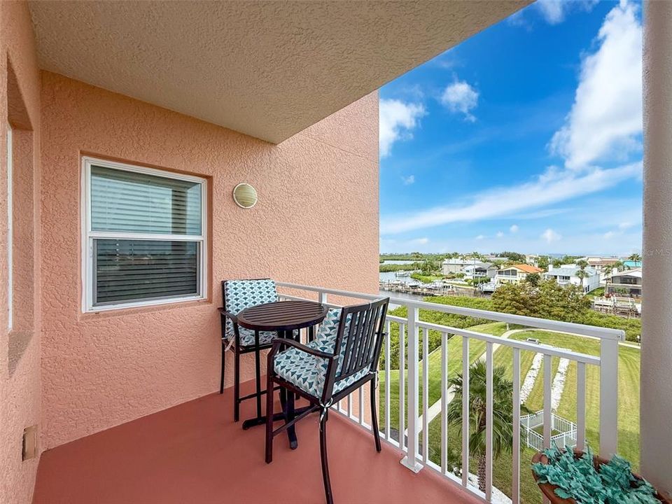 待售: $370,000 (2 贝兹, 2 浴室, 1283 平方英尺)