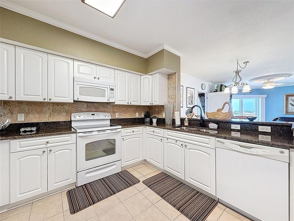 待售: $370,000 (2 贝兹, 2 浴室, 1283 平方英尺)