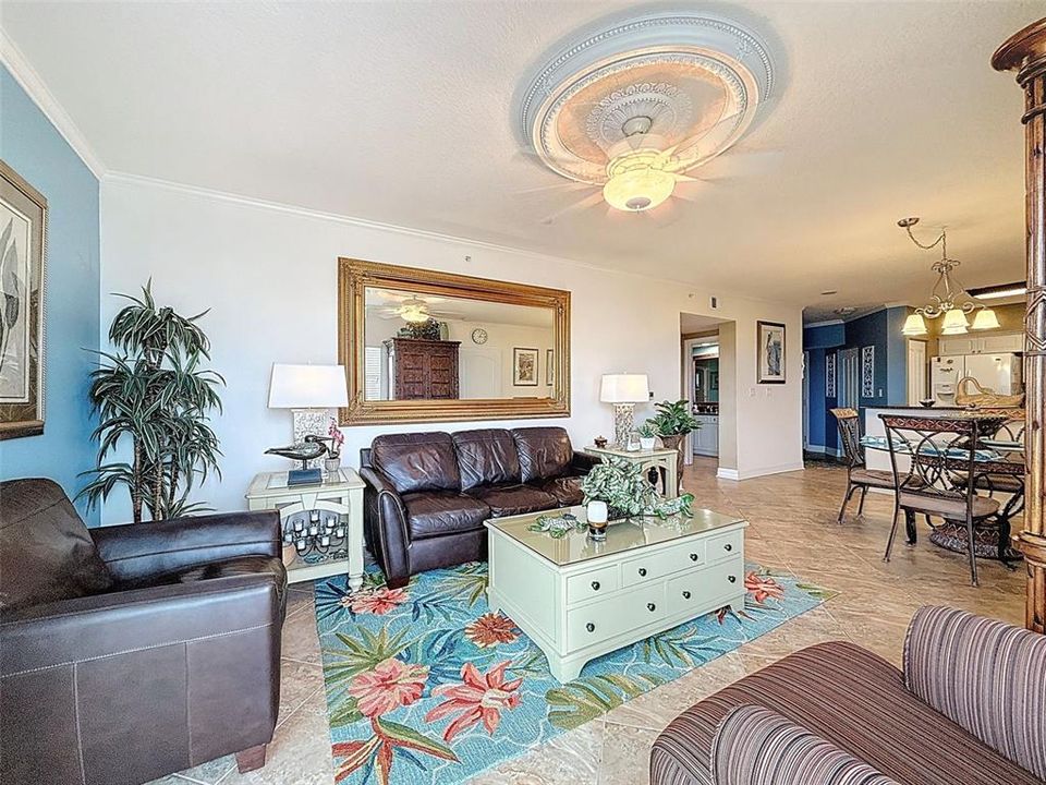 待售: $370,000 (2 贝兹, 2 浴室, 1283 平方英尺)