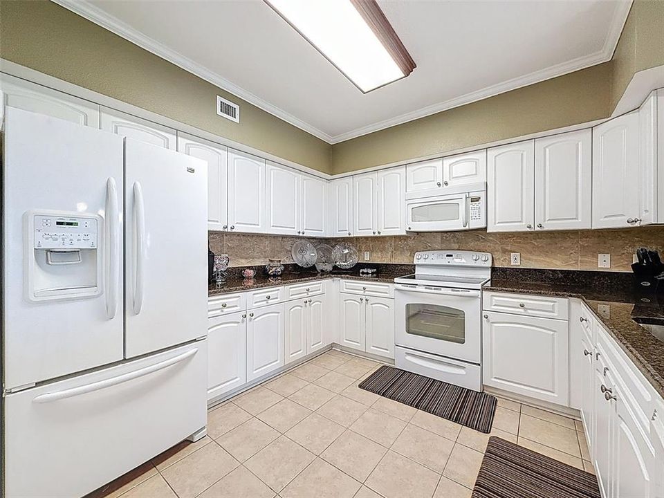 待售: $370,000 (2 贝兹, 2 浴室, 1283 平方英尺)