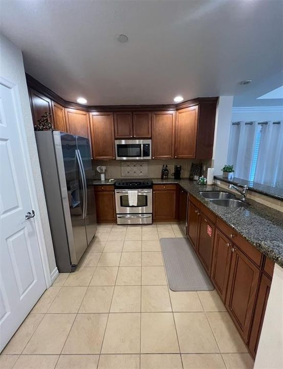 For Sale: $340,000 (3 beds, 3 baths, 1755 Square Feet)