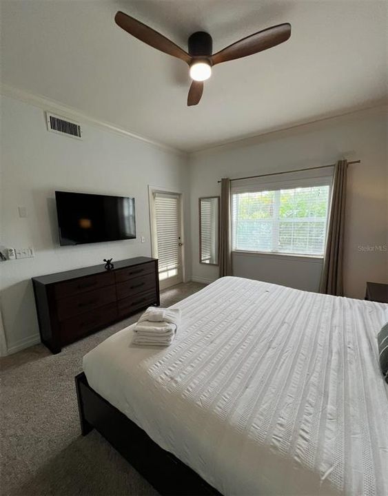 For Sale: $340,000 (3 beds, 3 baths, 1755 Square Feet)