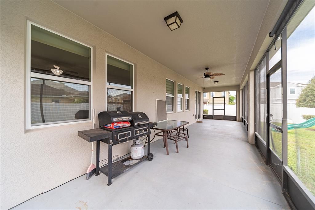 Под контрактом: $2,800 (4 спален, 2 ванн, 1980 Квадратных фут)