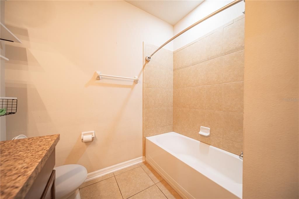 Под контрактом: $2,800 (4 спален, 2 ванн, 1980 Квадратных фут)