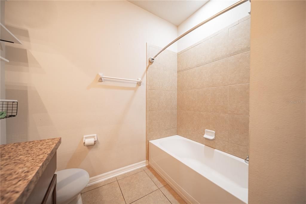 Под контрактом: $2,800 (4 спален, 2 ванн, 1980 Квадратных фут)