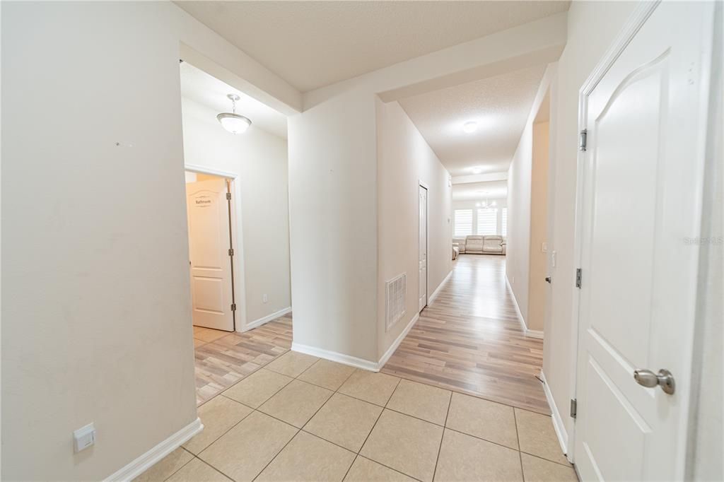 Под контрактом: $2,800 (4 спален, 2 ванн, 1980 Квадратных фут)