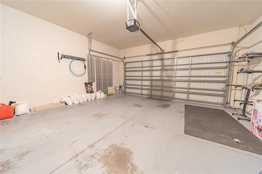 Под контрактом: $2,800 (4 спален, 2 ванн, 1980 Квадратных фут)