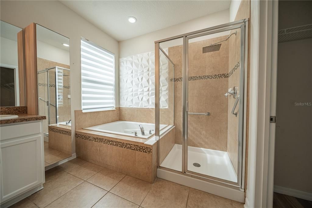 Под контрактом: $2,800 (4 спален, 2 ванн, 1980 Квадратных фут)