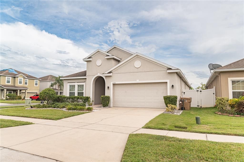 Под контрактом: $2,800 (4 спален, 2 ванн, 1980 Квадратных фут)