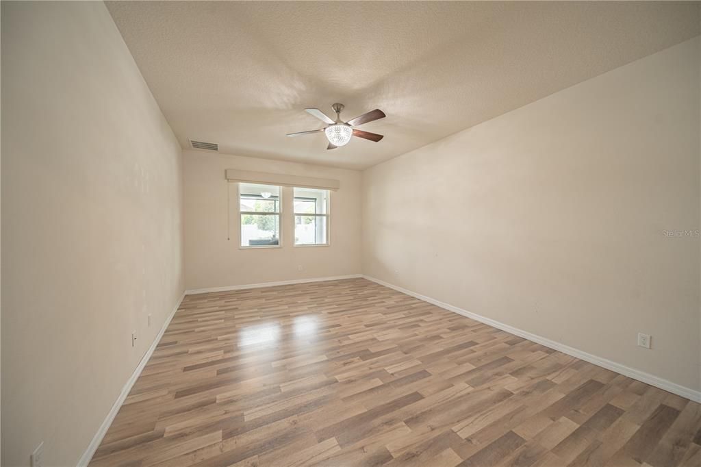 Под контрактом: $2,800 (4 спален, 2 ванн, 1980 Квадратных фут)