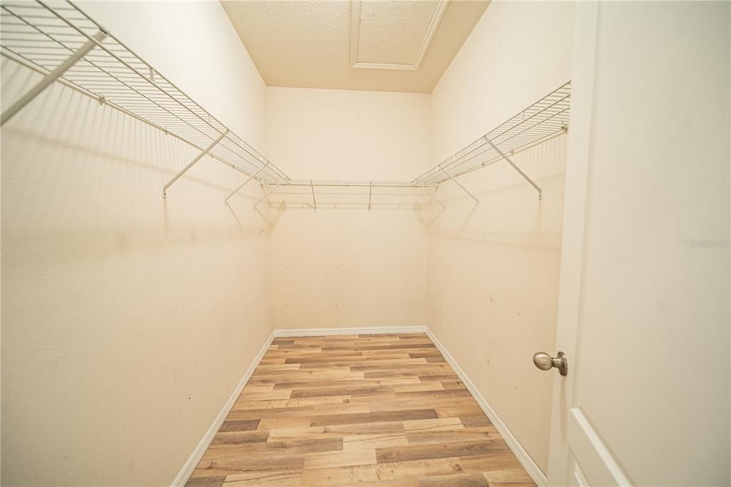 Под контрактом: $2,800 (4 спален, 2 ванн, 1980 Квадратных фут)