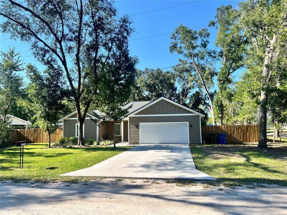 For Sale: $347,900 (3 beds, 2 baths, 1478 Square Feet)