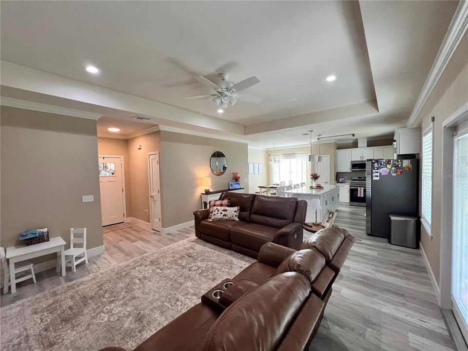 For Sale: $347,900 (3 beds, 2 baths, 1478 Square Feet)