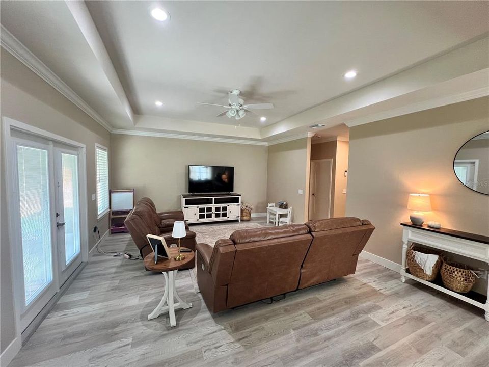 For Sale: $347,900 (3 beds, 2 baths, 1478 Square Feet)