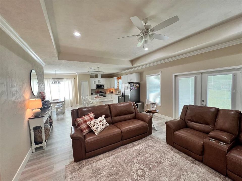 For Sale: $347,900 (3 beds, 2 baths, 1478 Square Feet)