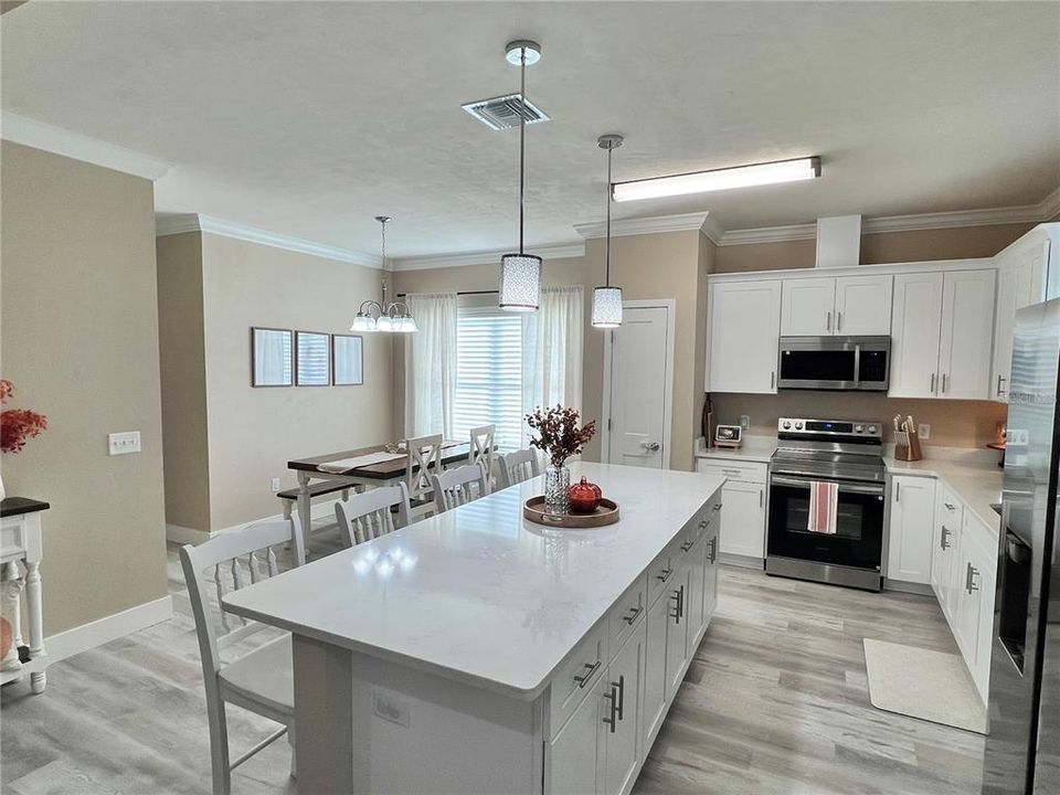 For Sale: $347,900 (3 beds, 2 baths, 1478 Square Feet)