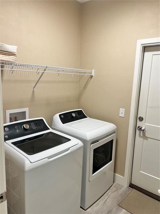 For Sale: $347,900 (3 beds, 2 baths, 1478 Square Feet)