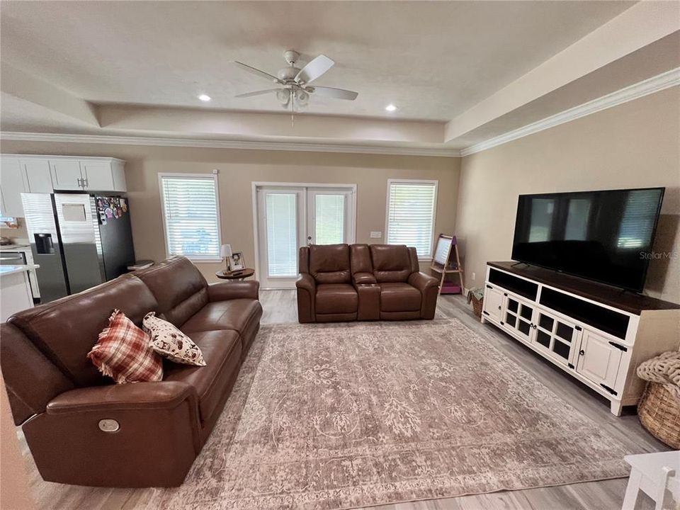 For Sale: $347,900 (3 beds, 2 baths, 1478 Square Feet)