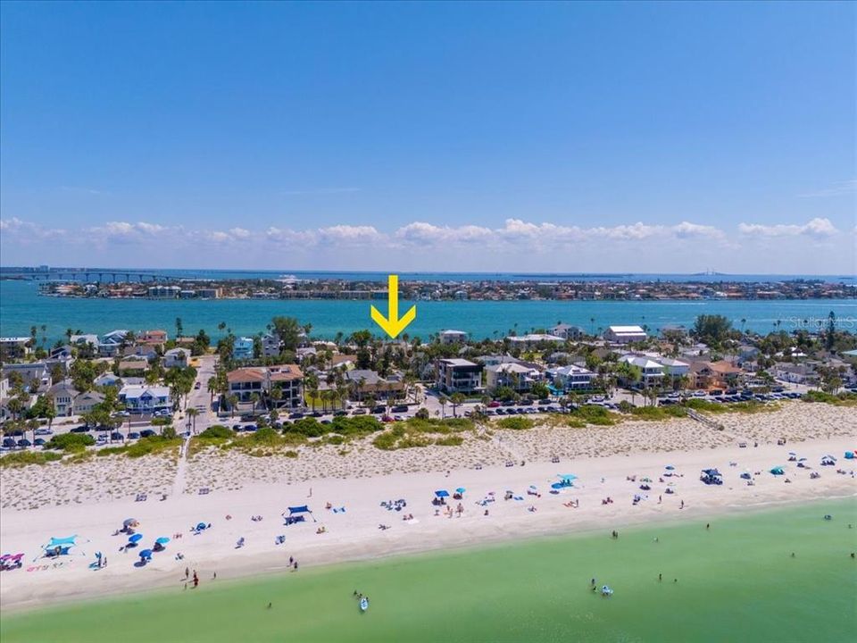 合同活跃: $1,680,000 (2 贝兹, 2 浴室, 1435 平方英尺)