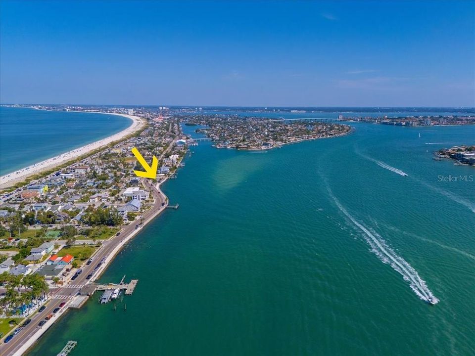 合同活跃: $1,680,000 (2 贝兹, 2 浴室, 1435 平方英尺)