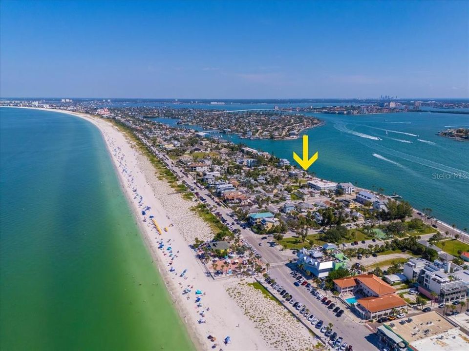 合同活跃: $1,680,000 (2 贝兹, 2 浴室, 1435 平方英尺)