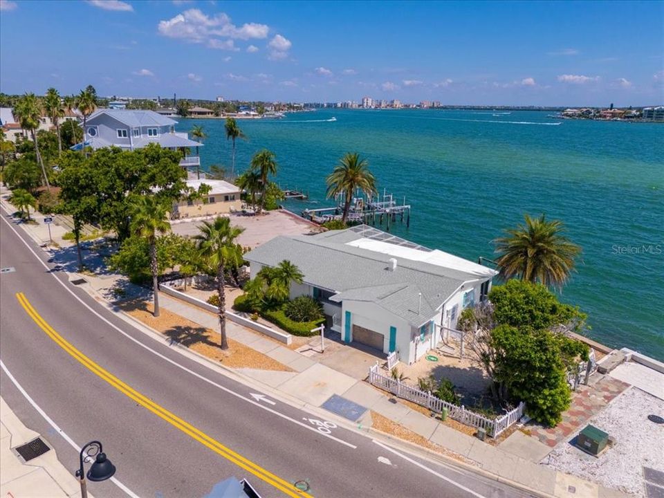 合同活跃: $1,680,000 (2 贝兹, 2 浴室, 1435 平方英尺)